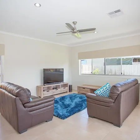 Petrie Beach Holiday Home Mackay Exterior photo